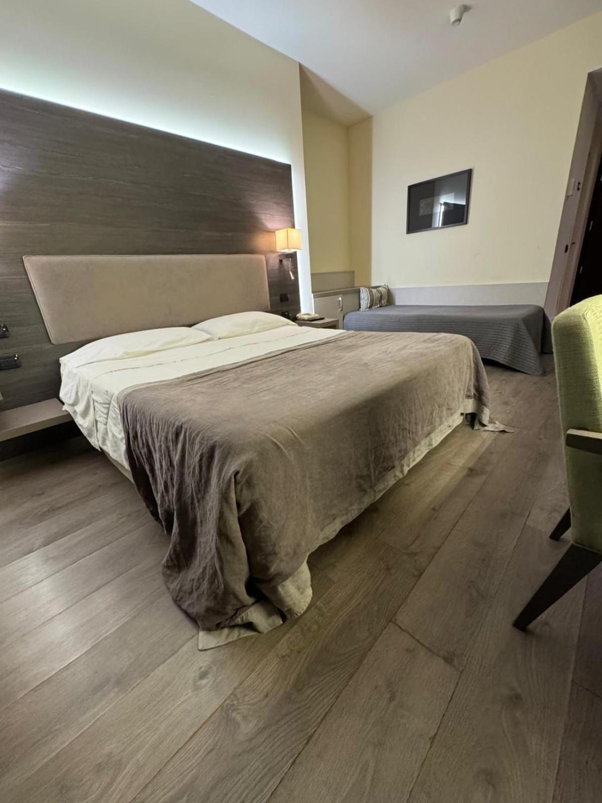 Hotel Giardino Arona Buitenkant foto