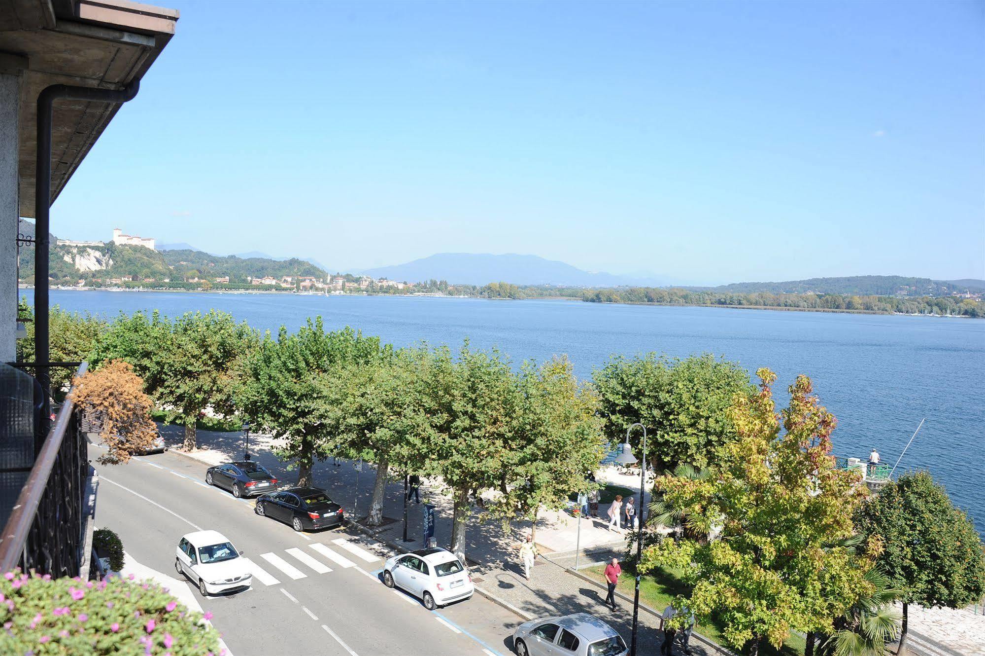 Hotel Giardino Arona Buitenkant foto